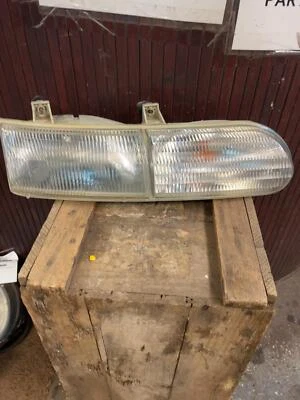 Conjunto de faro derecho Ford Taurus 1992-95 OEM F2DZ13008A Foto 1 de 2