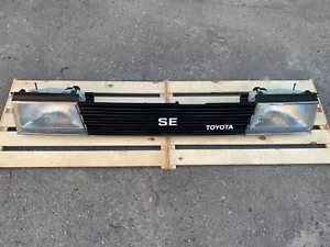 TOYOTA Corolla/Sprinter Sedan KE70 TE71 AE70 "Koito" Headlights Radiator Grille - Picture 1 of 16
