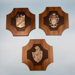 Vintage 3-teiliges mittelalterliches Wappen Wappen Wanddekor Plaketten Set 7,5"x7,5" - Bild 1 von 12