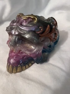 Soporte de luz de té calavera de resina hecho a mano multicolor gótico D&D bruja - Imagen 1 de 6