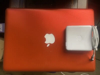 Laptop Apple MacBook Pro 13,3 pulgadas - MC374LL/A (plateada, 2010) (para piezas) Foto 1 de 4