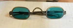 ANTIKE VINTAGE Optiker Drahtrand GRÜN BLAU GLAS RECHTECKIG 1800er Sonnenbrille - Bild 1 von 6