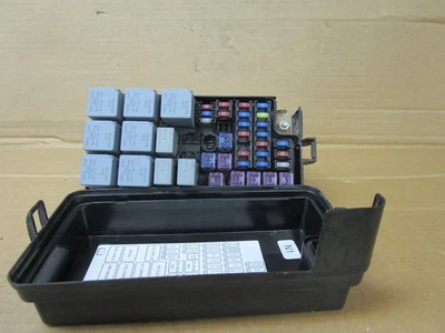 05 06 07 08 Panel bloque de conexiones relé caja de fusibles motor Suzuki Reno 2005-2008 Foto 1 de 4