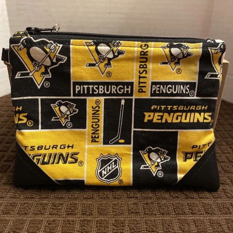 Pittsburgh Penguins Cloth/ Leather Like Backing Zip Wallet W / Penguin Charm Zip Cover