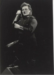 U2 Bono enigmatic rock star performing in concert Original 7x10 Photo Stamped - Picture 1 of 2