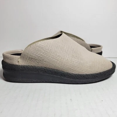 Sandalias zuecos Tatami Birkenstock Santee beige con textura sin cordones para mujer talla US 5 Foto 1 de 4