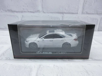 Modellino auto Kyosho 1/43 Lexus LS460 F Sport bianco Nova vetro fiocco nuovo - Immagine 1 di 4