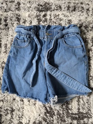 Calça jeans Aeropostale mamãe curta com cinto tamanho 2 azul lavagem - Imagem 1 de 4