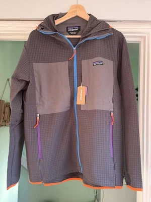 Bnwt Patagonia Jacket Mens Medium Forge Grey R2 TechFace Hooded Full Zip Coat - Image 1 of 4