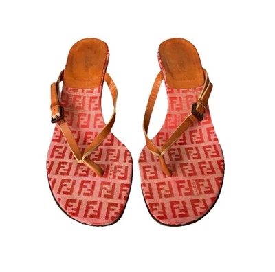Sandalia Fendi FF Cuero Zucca Lona Tanga Chanclas Tacón 39 8.5 RARA Foto 1 de 4