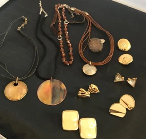 MONET CLIP EARRINGS STUNNING NECKLACE LOT CREAMS GOLDS GREAT LOT FASHION - Picture 1 of 11