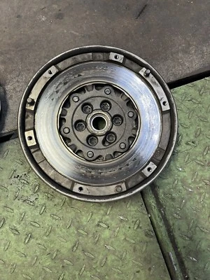 Kit de embrague de volante BMW E9x E8x 318i 7594444HU Foto 1 de 4