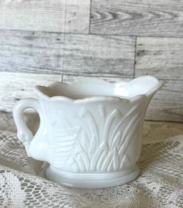 Vintage Westmoreland Milchglas Schwan Milchkännchen mit Katzenschwänzen Cottagecore Grandmacore - Bild 1 von 7