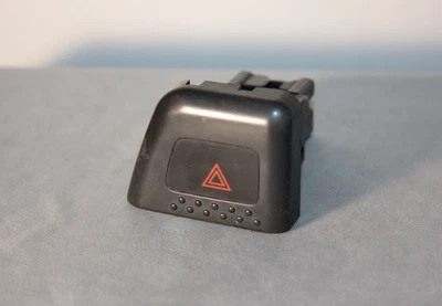 Infinity QX4 1997-00 Nissan Pathfinder botón de interruptor de peligro de emergencia 06016 Foto 1 de 4