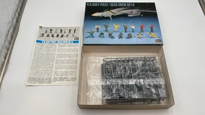  HAW36006 Hasegawa U.S. Navy Pilot Deck Crew Set A 1/48 - Immagine 1 di 2