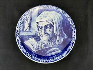 Blue & White Delft Fisherman's Wife 9.75" Plate Boch Freres La Louviere Belgium - Picture 1 of 7