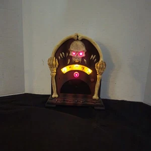 Animated Haunted Halloween Skull Radio Loud Screams Lights Up Sound Activated  - Picture 1 of 14