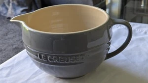 Le Creuset Stoneware Ceramic Flint Grey 2L Mixing Jug With Handle - Picture 1 of 12