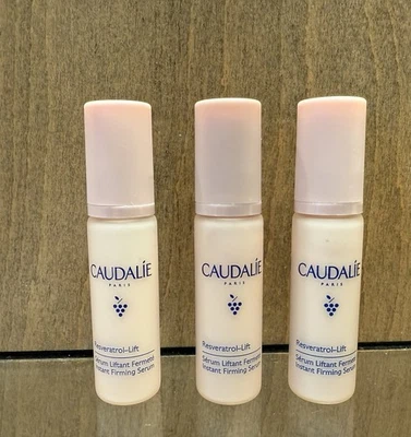 Lote de 3 sueros reafirmantes instantáneos CAUDALIE Resveratrol Lift 10 ml/0,33 fl oz CADA UNO Foto 1 de 2