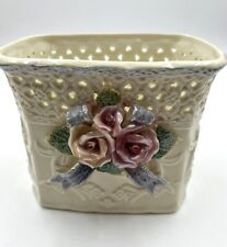 BEAUTIFUL Vtg.Porcelain Basket Victorian Collection Ivory Roses Ribbons  