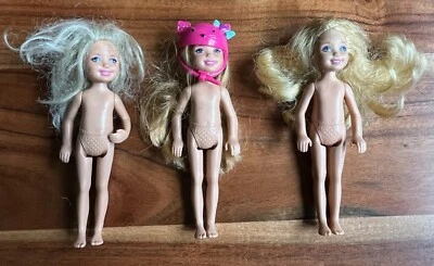 Lote de 3 bonecas Barbie Chelsea sem roupa uma com capacete 2010 - Imagem 1 de 4