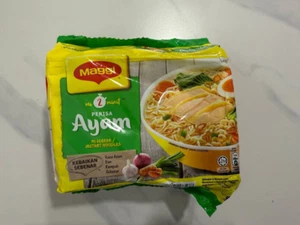 MAGGI Chicken 2-Minutes Instant Noodles Soup Delicious 1 Pack x 5 pcs - Picture 1 of 3