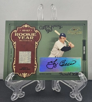 Yogi Berra 2004 Timeless Treasures Jogo-Usado ANO DE NOVATO MATERIAIS AUTOGRAFADOS 2/19 - Imagem 1 de 3