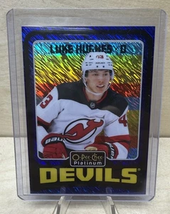 2024-25 O-Pee-Chee OPC Platino Retro Azul Brillo R37 Luke Hughes NJ Devils/100 - Imagen 1 de 2