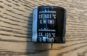 Nichicon GN 450V 220uF 450V 30X30mm 105° Elektrolytkondensator - Bild 1 von 2