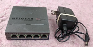 Netgear ProSAFE Plus Switch GS105E 5-Port Gigabit Ethernet Switch w/PA | RNW924 - Picture 1 of 9