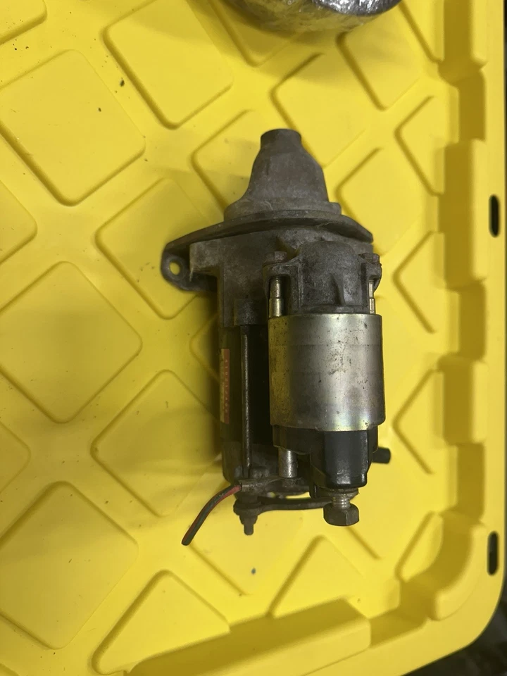 99 Skidoo Rotax 670 Electric Starter And Mounting Bracket - Image 1 of 1