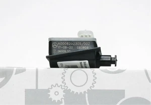 Mercedes-Benz Genuine Central locking motor for the fuel filler flap A0008202305 - Picture 1 of 3