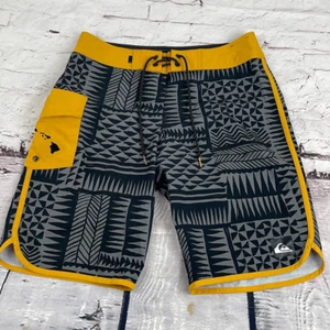 Quiksilver Boardshorts Herren 29 Badehose 10" Schrittlänge Strand Surfen grau gelb - Bild 1 von 11