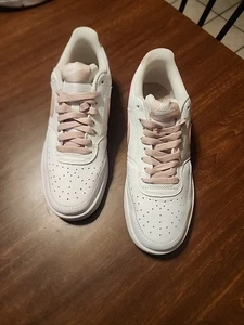 WOMEN'S NIKE COURT VISION LOW WHITE AND PINK OXFORD SHOES SIZE 8.5 NICE L$$K - Picture 1 of 24