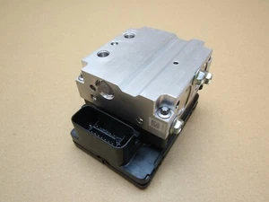 Módulo de unidad de control de bomba ABS Suzuki GSX1300 Hayabusa 2022 1.119 millas (9325) - Imagen 1 de 8
