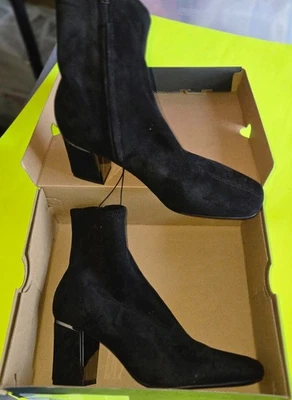 Bota preta DKNY Cavale salto bloco (3-3,75") tamanho 8 - Imagem 1 de 4