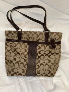 Coach Signature Jacquard Shoulder. Ag - Picture 1 of 10