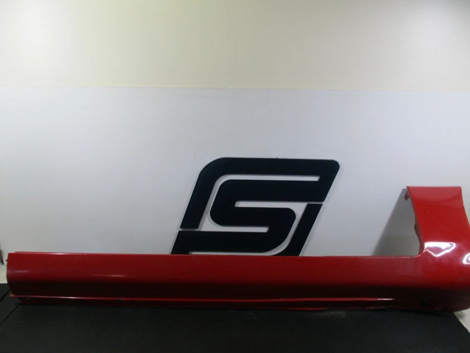 Subaru SVX 1996 faldón lateral del pasajero delantero derecho panel basculante (rojo-559) (defectos) Foto 1 de 4