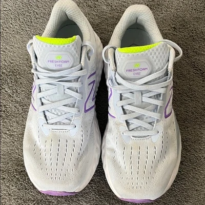 Zapatillas para correr New Balance Fresh Foam EVOZ v2 talla 9,5 Starlight/púrpura ¡USADAS EN EXCELENTE ESTADO!! Foto 1 de 4