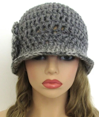 SOMBRERO CUBO CLOCHE GORRA QUIMIOTERAPIA ALETA SOMBREADO ALA GRIS JASPEADO HECHO A MANO GANCHILLO Foto 1 de 4