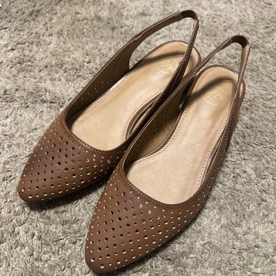 WHITE MOUNTAIN Women's Alluvia Low Block Heel Woven Sandal 9 - Image 1 of 4