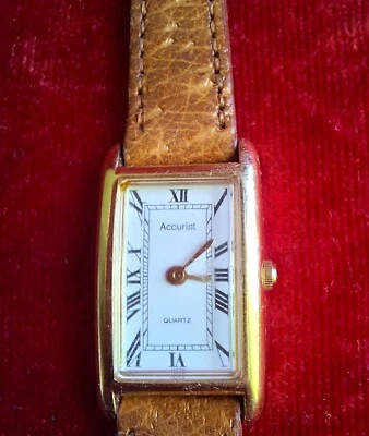 VINTAGE 54400 WOMEN'S ACCURIST OBLONG FACE GOLD PLATED WATCH WITH LEATHER STRAP - Image 1 of 4
