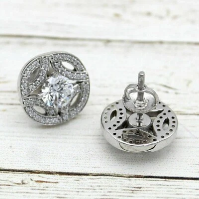 Aretes para mujer con racimo de diamantes de corte redondo creados en laboratorio de oro blanco de 14K Foto 1 de 4