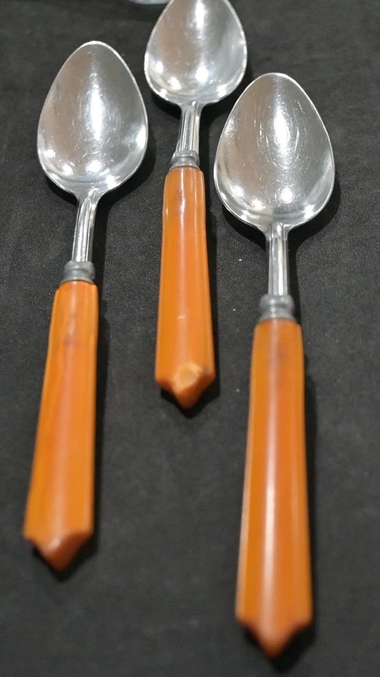 MID CENTURY MODERN 3 DARK TAN COLORED HANDLED SPOONS EXCELLENT CONDITION - Image 1 of 1