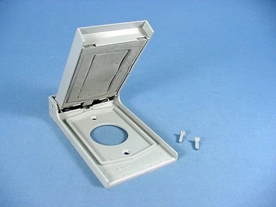 Placa de cubierta de salida de receptáculo único resistente a la intemperie Leviton 4979-GY 1,406" Foto 1 de 4