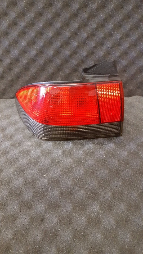 Piloto trasero izquierdo SAAB 900 1994 1995 1996 1997 1998 94 95 96 97 98 Foto 1 de 1