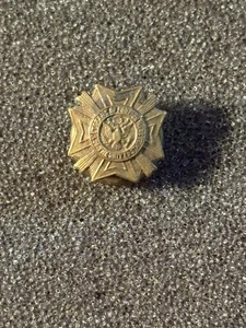 Vintage Veterans Of Foreign Wars United States Screw Back Lapel Pin VFW Symbol - Picture 1 of 6