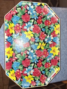 Vintage plastic serving tray Beautiful Floral Design With gold trim! - Picture 1 of 4