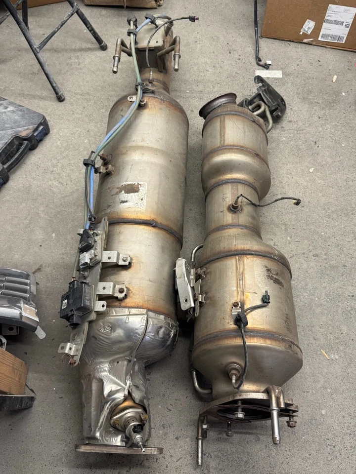 Convertidor catalítico Dodge Ram 3500 Foto 1 de 3