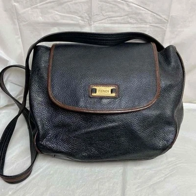 Bandolera Fendi vintage de cuero negro 11 pulgadas x 11 pulgadas x 5 pulgadas Foto 1 de 4